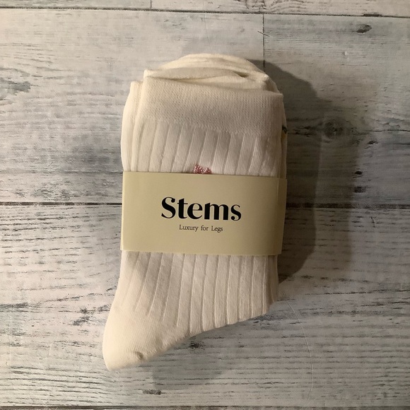 STEMS 3 Pair Women’s Floral Cotton Blend Socks- US Shoe Size 5-11 - Picture 2 of 4